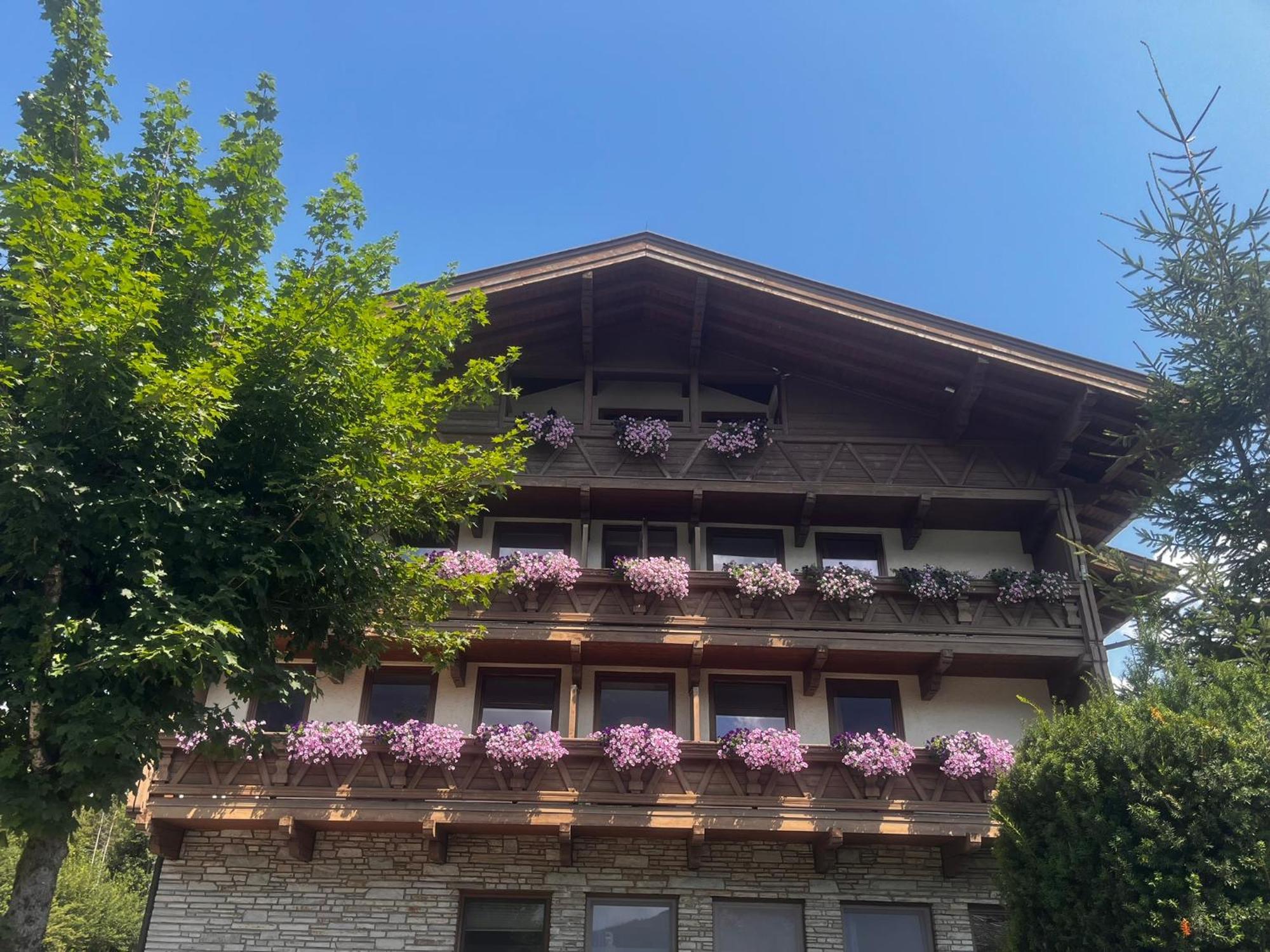 Clc Alpine Centre Hotel Saalfelden Exterior foto